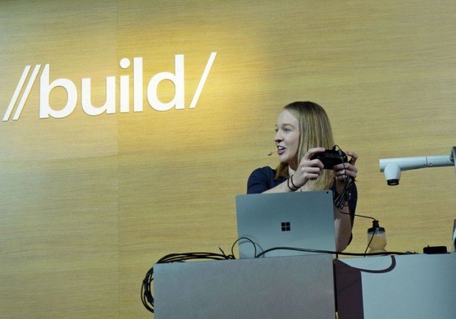 rma2025's tweet photo. #تقنية #تكنولوجيا مايكروسوفت تعلن عن مميزات جديدة لمنصة Windows 10 Mobile في مؤتمر #Build_… https://t.co/K9RHU6Cap6 https://t.co/jd4toNBTv6