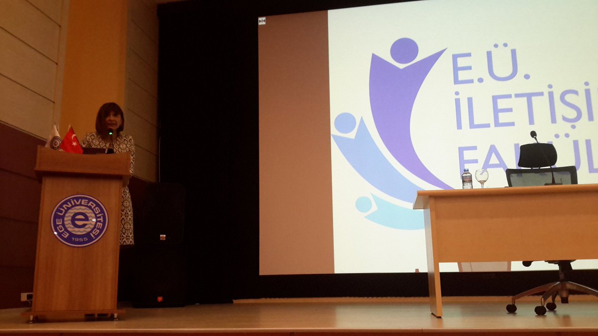 HİT Söyleşiler başladı, Bölüm Başkanımız Prof. Dr. Beril Akıncı Vural açılış konuşmasını yapıyor.