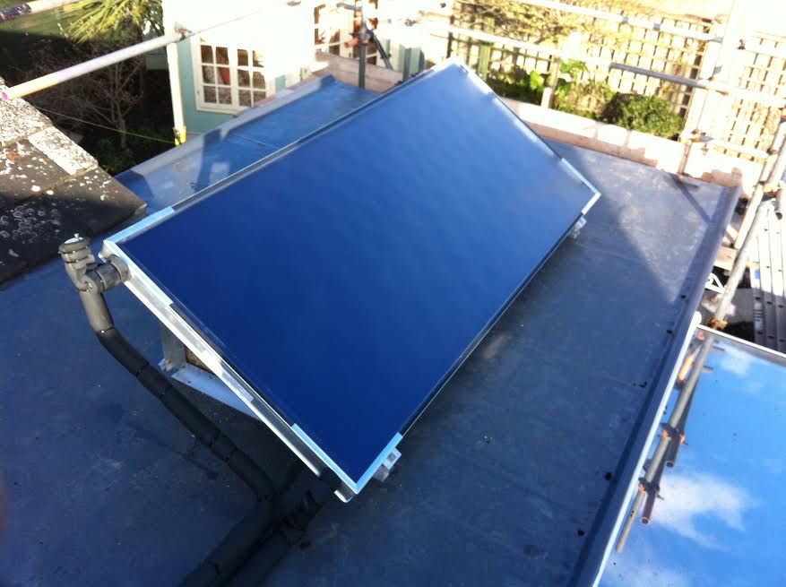 Sunuser_'s tweet photo. Take a look at a Solar Thermal system we installed in Norfolk on a flat roof #sunuser #solarthermal #flatroof https://t.co/NIzhZrkevx