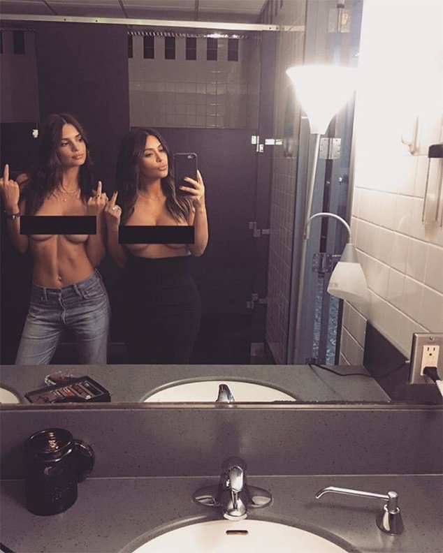 Coco4Tips's tweet image. KIM KARDASHIAN &amp;amp; EMILY RATAJKOWSKI POSE TOPLESS AND RECREATE CONTROVERSIAL SELFIE
picksflow.blogspot.com/2016/03/kim-ka…
