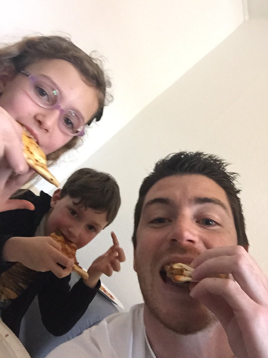 Les #pizza sont arrivées et ca nous rajeunit vachement... 👶🏻👶🏻👶🏻
#LeMandCoworkingDay