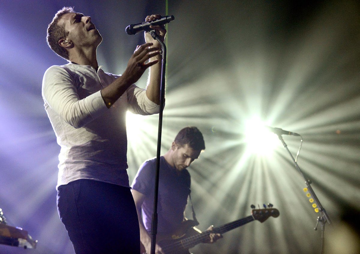 letras_coldplay's tweet photo. "A veces las estrellas deciden reflejarse en charcos en el barro..."
#Miracles https://t.co/iJrm7oAqyU