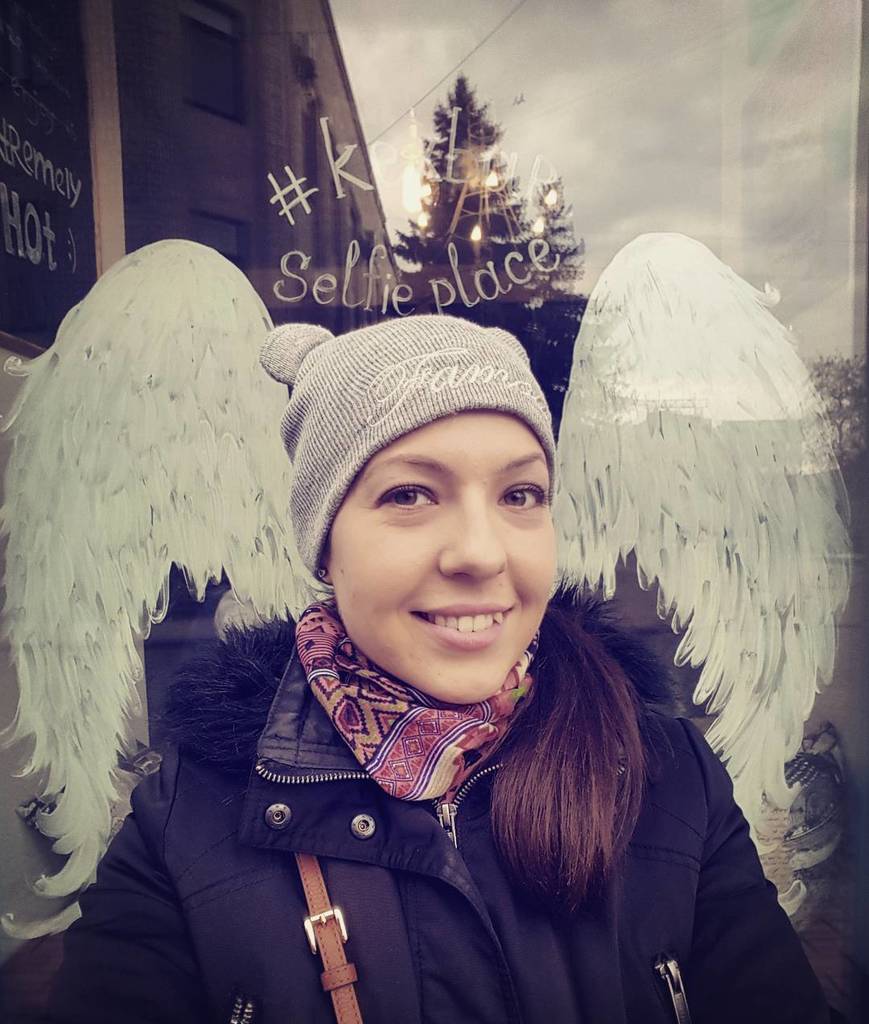 Просто не возможно пройти мимо, если это #selfieplace Весна надае крила😇 👧 #selfie #wings #angel #spring #girl #гул…