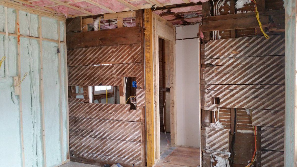 YankeePlasterer's tweet photo. Renovations! Early 1800's home  at the tip of Cape Cod. .. #plastering #finishplaster https://t.co/ntfL34Z1f8