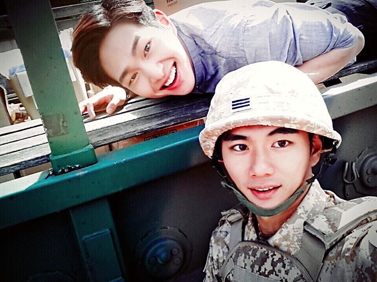 Forever_SHINee's tweet photo. [PHOTO] Han SangGil instagram update - with Onew 160331 - (1P)   https://t.co/LrB3zf4NEG https://t.co/dTeIPhwqS6