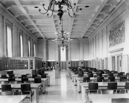 uofaresidences's tweet photo. Some things never change! #tbt to #ualberta's favourite Rutherford Library study space in 1952! @uofalibraries https://t.co/9gubeWfpUJ