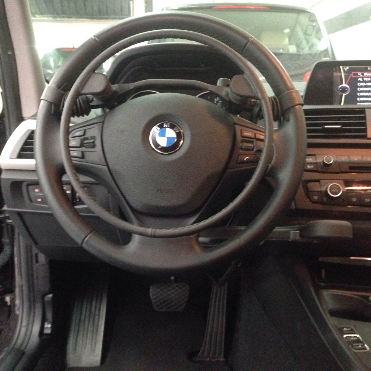 SintecAdapta's tweet photo. Entregamos un @BMWEspana 116D (acelerador al volante y freno) y empezamos con el @RangeRover Evoque (telecomando) https://t.co/YKsZ1qp4Be