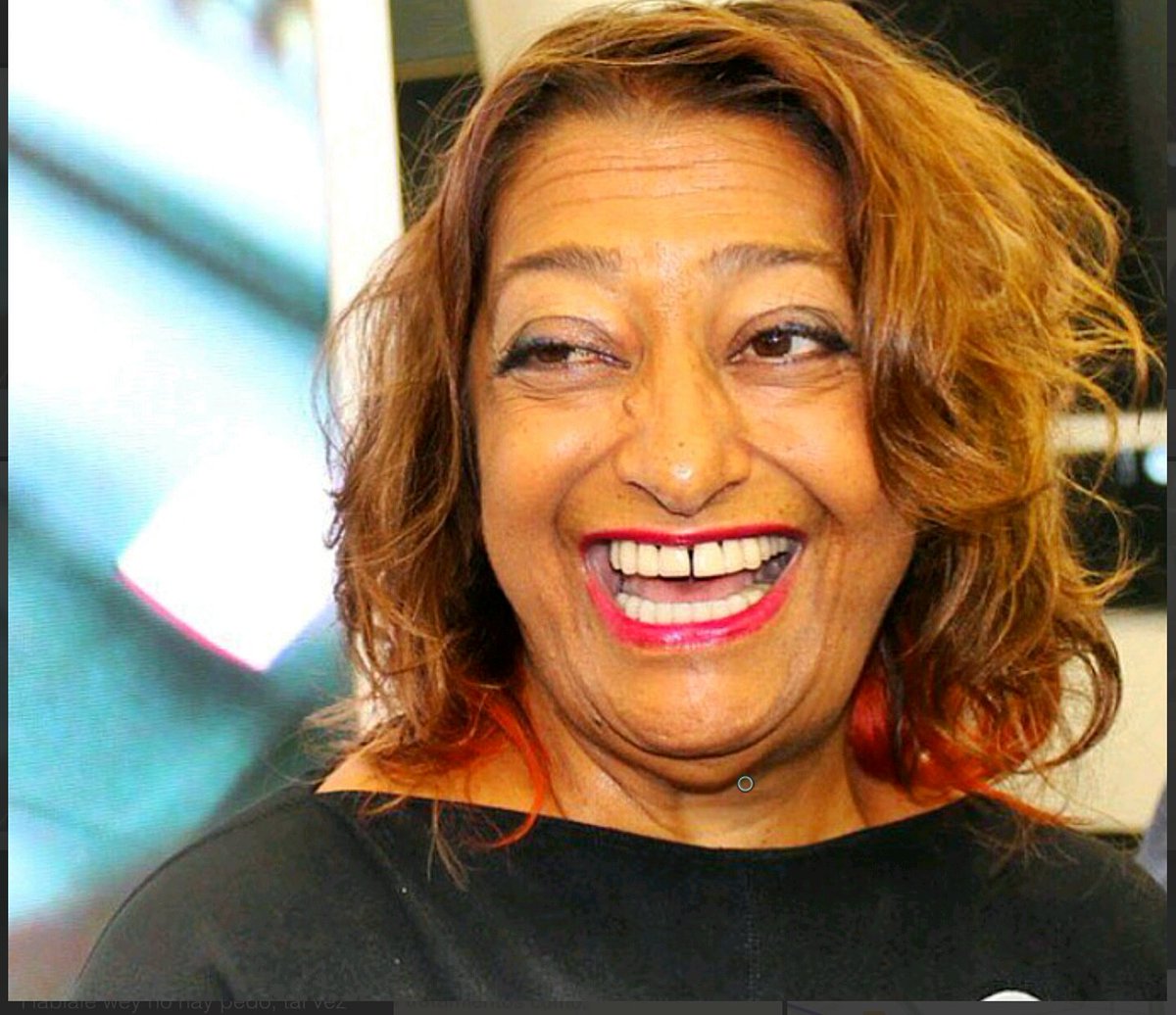 anaboca's tweet photo. Justo esta mañana les deseaba a mis amigas arquis que su día fuera igual de hermoso como #ZahaHadid sonriendo :(RIP https://t.co/eSbYmeM4g9