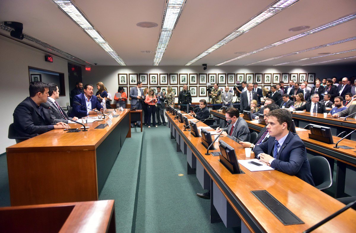 SuperPoker's tweet photo. Foi um dia histórico para o Poker no Brasil. Saiba tudo que aconteceu! #JogosDeHabilidade https://t.co/7QtA4mFU0G https://t.co/VZolZECXS6