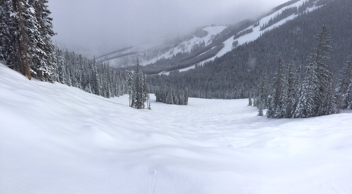 robbieLwhittle's tweet photo. Great way to finish March @beavercreekmtn #BCSnow https://t.co/c9hNdqXJuu