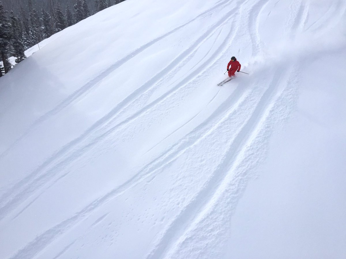 robbieLwhittle's tweet photo. Great way to finish March @beavercreekmtn #BCSnow https://t.co/c9hNdqXJuu
