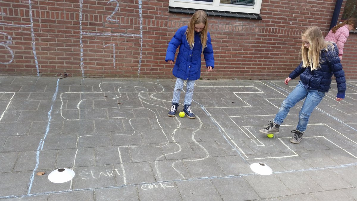 Menno_BW's tweet photo. Leuke @BeweegWijs activiteiten op de #SintTheresia! #muurbal #voettennisbalparcours #poolen https://t.co/eFrqTYNZCg