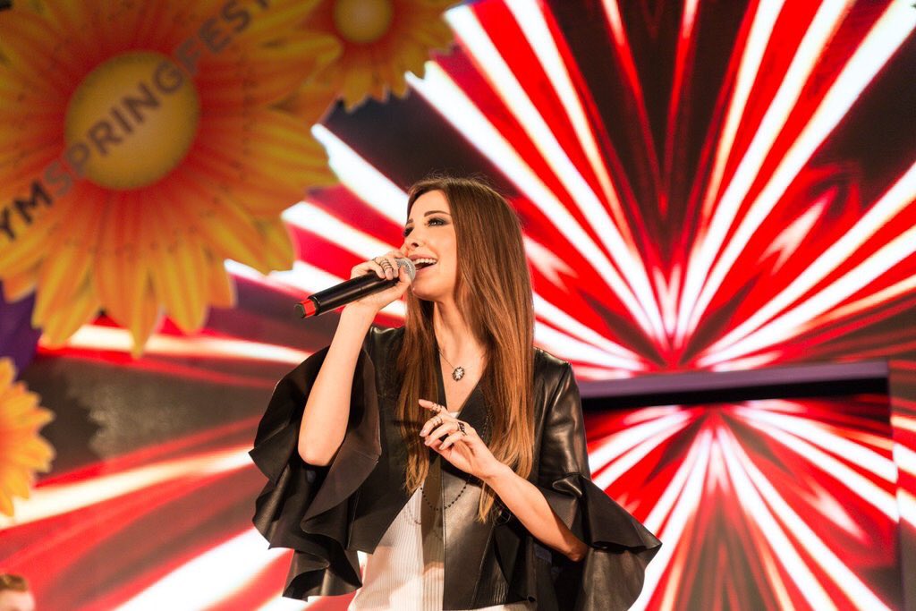 7mk90's tweet photo. My queen in #Livespring festival opening concert in #yasmall #abudhabi 😍😍
You're audience 👌👏😍✨✨✨
@NancyAjram https://t.co/APKRlVDVdW
