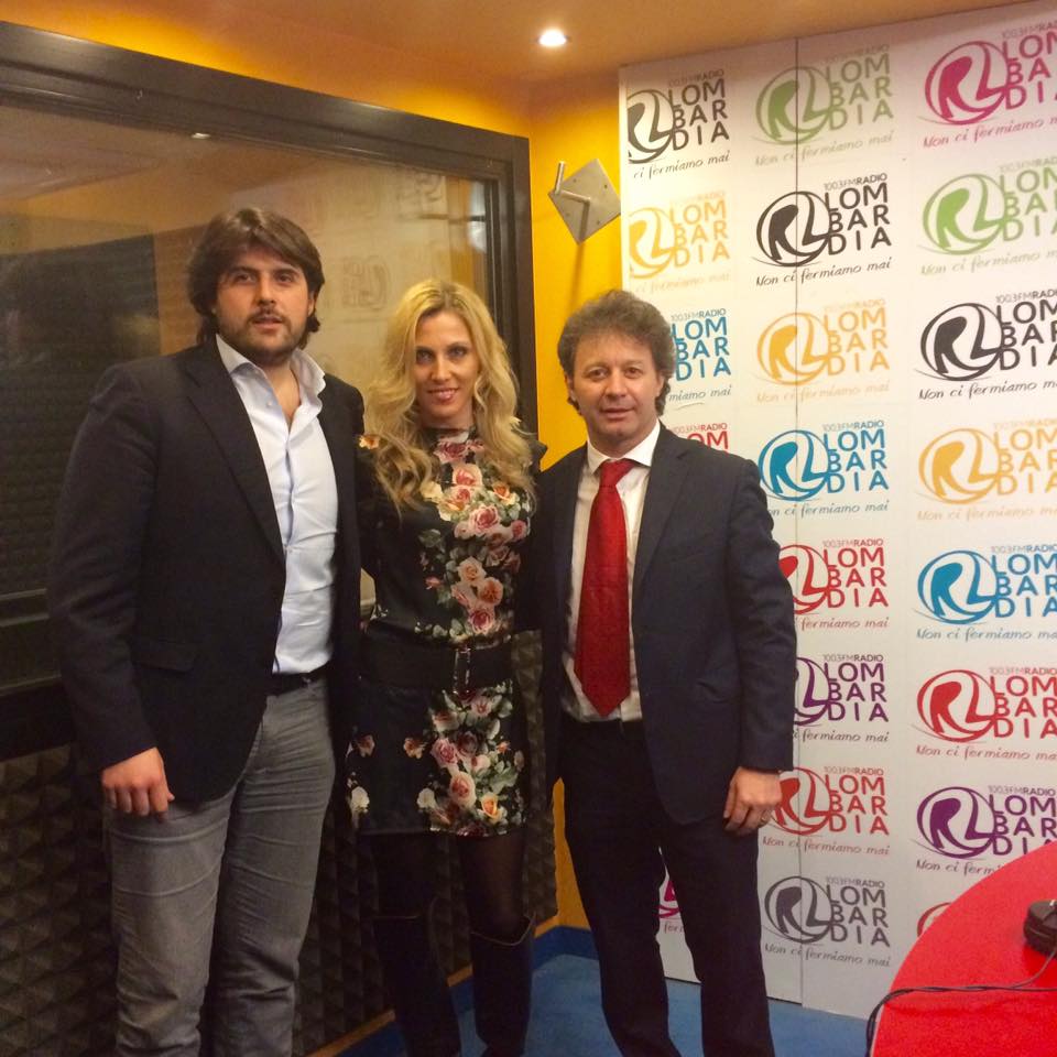 RadioLombardia (@radiolombardia) on Twitter photo <a href="/ManuelaDonghi/">Manuela Donghi</a> insieme a <a href="/SBuffagni/">Stefano Buffagni</a> <a href="/Lombard5stelle/">Lombardia 5 Stelle</a> e <a href="/TizzoniMarco/">Marco Tizzoni</a> <a href="/MPLombardia/">Maroni Presidente</a> #panealpane #noncifermiamomai <a href="/ManuelaDonghi/">Manuela Donghi</a> insieme a <a href="/SBuffagni/">Stefano Buffagni</a> <a href="/Lombard5stelle/">Lombardia 5 Stelle</a> e <a href="/TizzoniMarco/">Marco Tizzoni</a> <a href="/MPLombardia/">Maroni Presidente</a> #panealpane #noncifermiamomai
