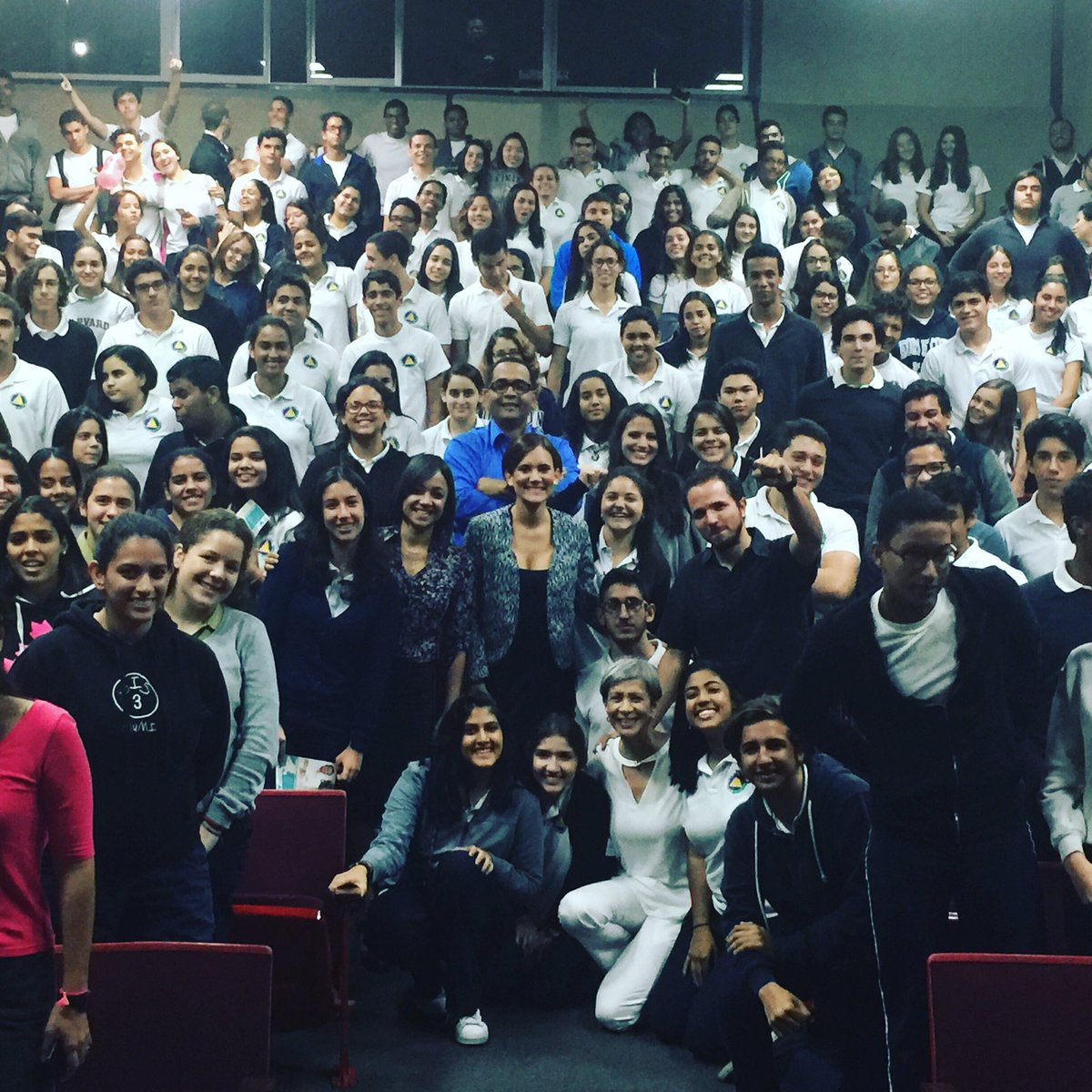 ElizabethMateo's tweet photo. Vamos a construir juntos el país que queremos. Gracias Colegio Babeque por este encuentro con candidatos jóvenes. https://t.co/d5yhD2EgnS