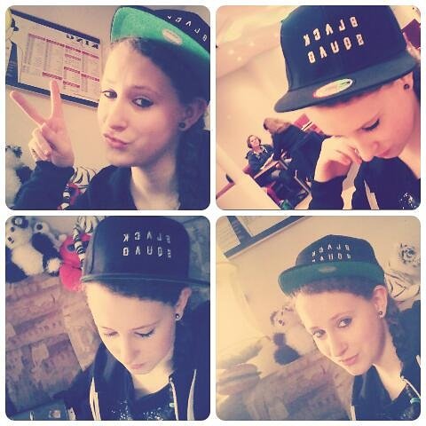 Kruemelmonsta15's tweet photo. Neue Capie*-* erste Capie*-* endlich hab ich eine xD #BlackSquad #Schwarz #grรผn #Capie #megaaa ๐๐๐๐ https://t.co/z5NPvKR7Eo