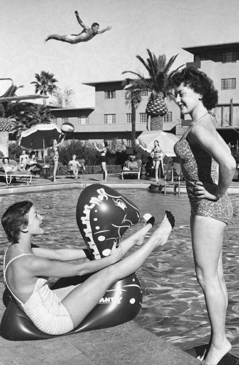 11Miami's tweet photo. #TBT Spring Break photo bomb. #1960 #Miami https://t.co/wFbrPGOyfV
