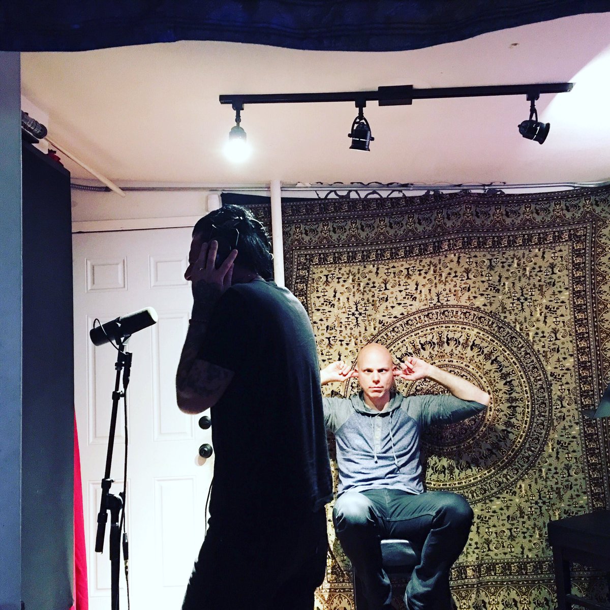 "It might get loud" #stonesour #backingvocal @Martucci77 <a href="/CoreyTaylorRock/">fuck your checkmark</a> <a href="/stonesour/">Stone Sour</a> <a href="/inwalksthechow/">Johny Chow</a> #joshrand