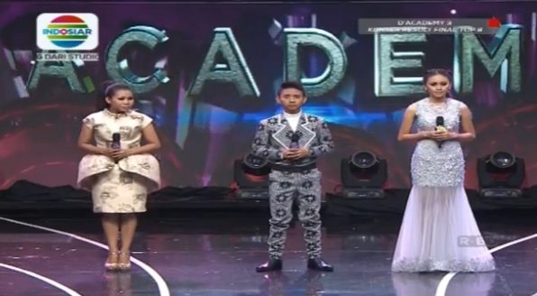 Indosiar's tweet photo. SMS sudah ditutup, semoga jagoan kamu tidak tersenggol ya! 
Nantikan jawabannya sesaat lagi #DAcademy3 https://t.co/r4b5PBQFqN