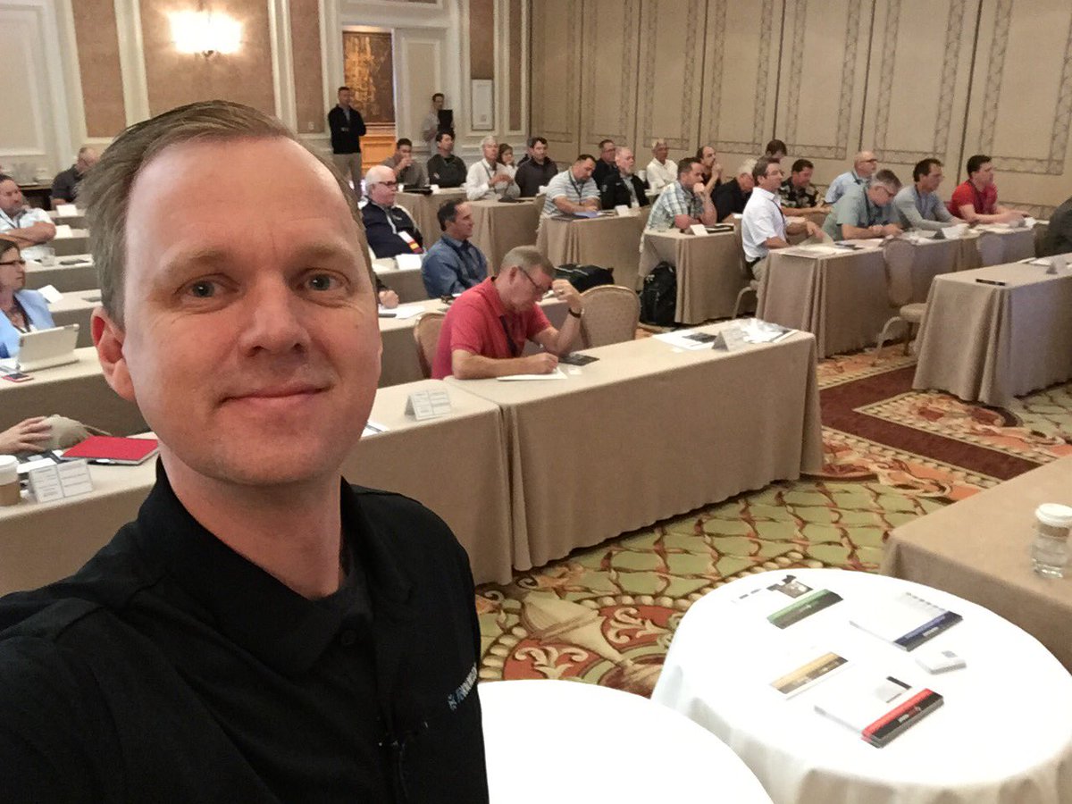 conappguru's tweet photo. Having a great time talking #Tech with #CALSMACNA members today! @JBKnowledge #Apps4Construction https://t.co/4QKIodTJfu