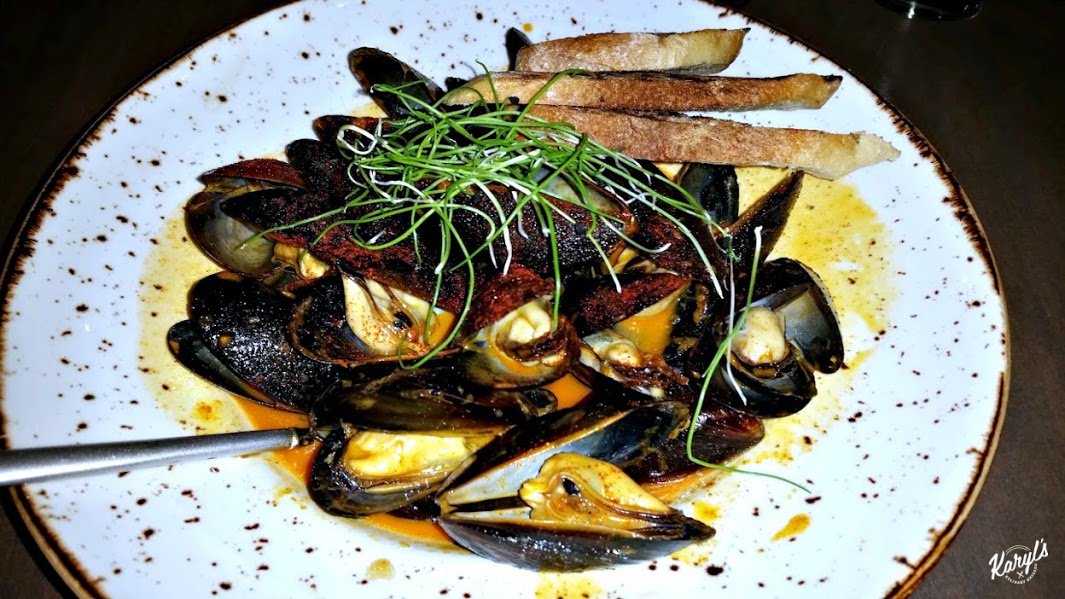 KarylHenry's tweet photo. New post #ontheblognow! My review of @cleaverandcork, in @KCPLDistrict https://t.co/5euTUXAvrt #KCfoodie #KCdining https://t.co/JC2gdckeAh