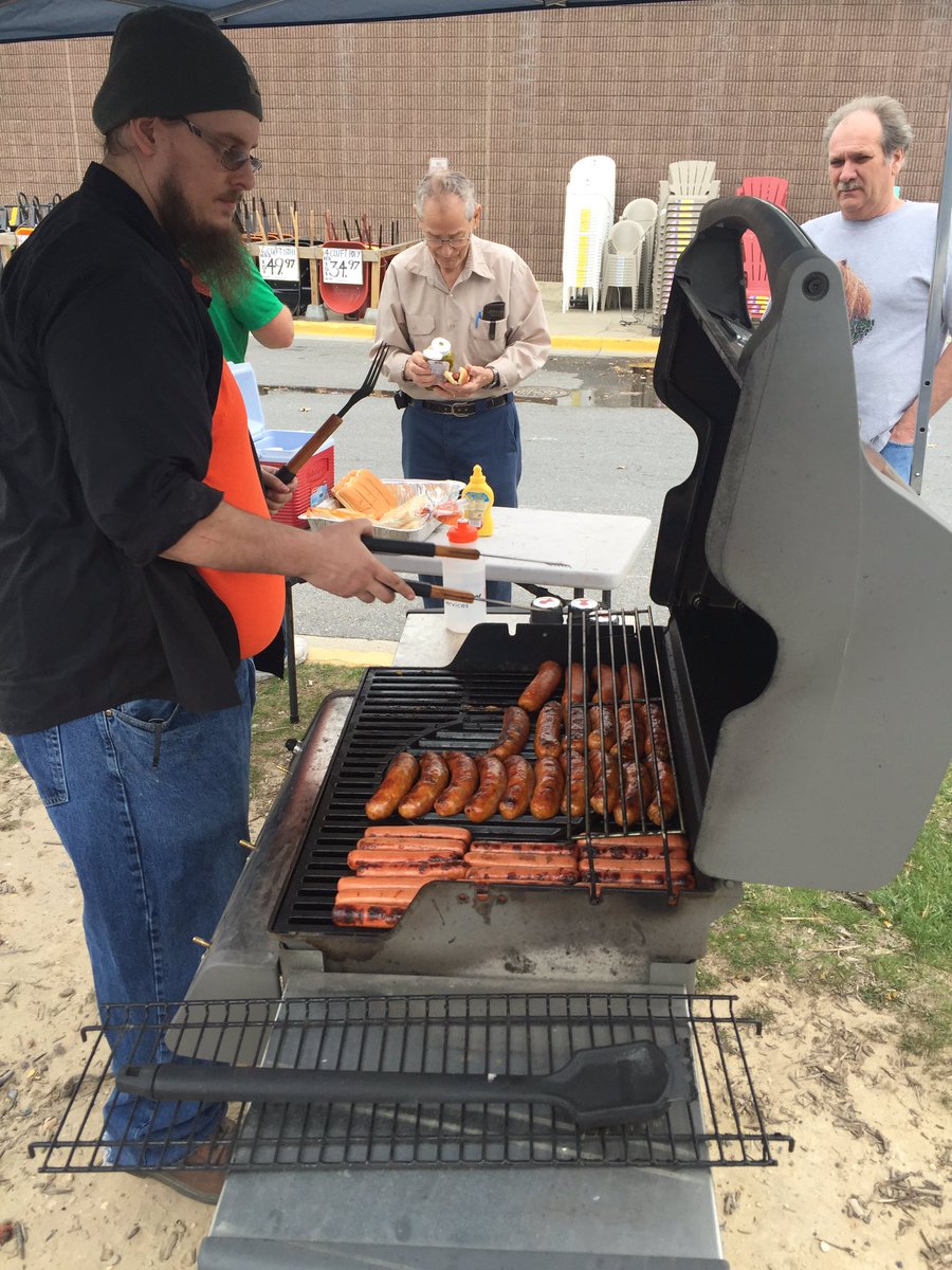 BrianCoccoHD's tweet photo. Lunch for the Pros at 2582, thanks to Robert and the Pro Team https://t.co/JHPoZynoLR
