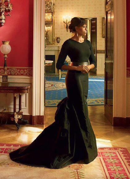 jessegalloway10's tweet photo. Michelle Obama owning the viewers gaze. Strong feminist. #cmci1020images https://t.co/Qfu1wwgNOg