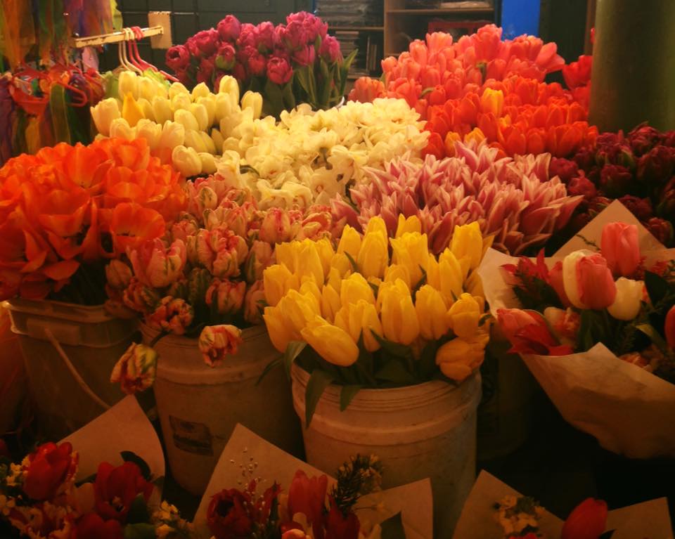 MayflowerPark's tweet photo. Spring has Sprung at the @pike_place #SpringtimeInSeattle https://t.co/GccHN2FmHR