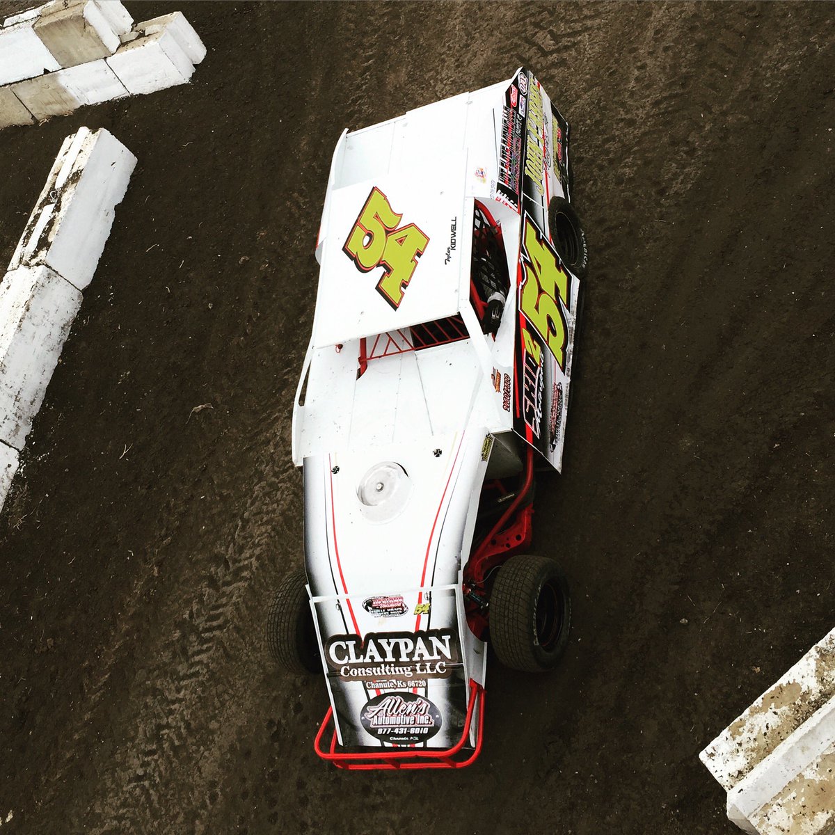 ctrout54's tweet photo. Practice time! #KOA #TheHummer @HumboldtSpdwy @RacinDirt @USMTS https://t.co/NCuXKsaD2c