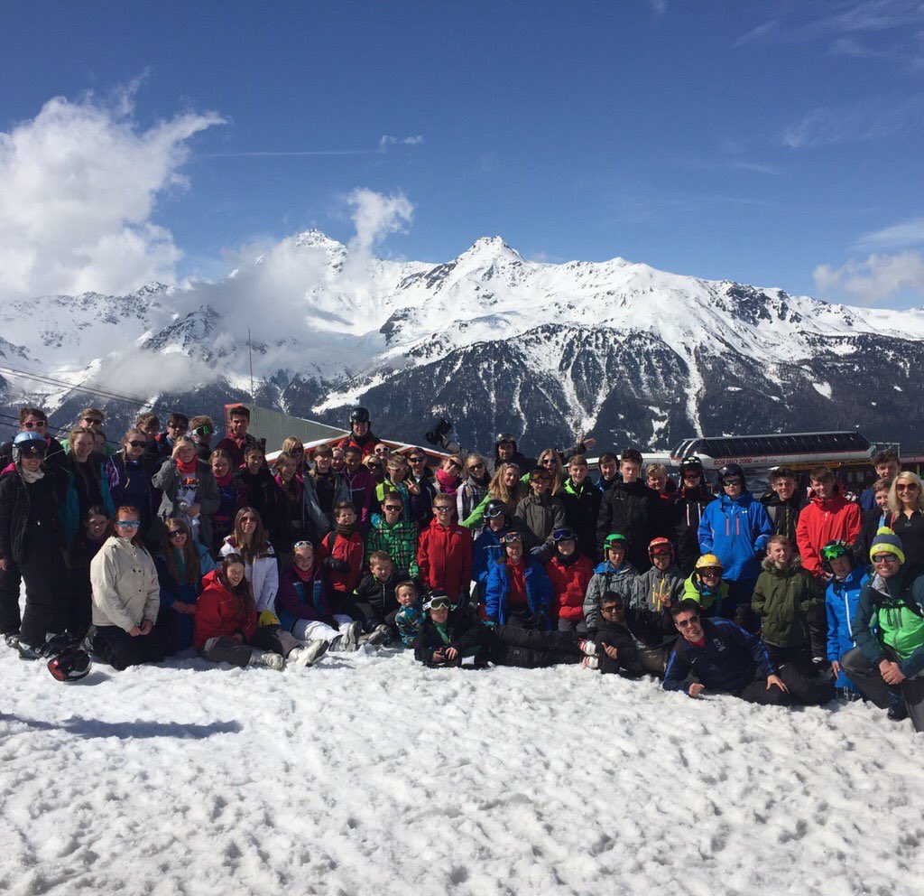RawlinsPE's tweet image. #raw2bormio complete! 56 skiiers, amazing progress, decent food, excellent apres-ski and lots of new friends! 🎿⛷😎🍕🍝💝