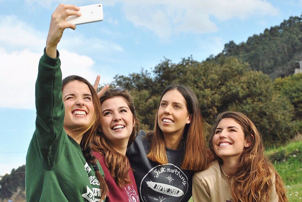 bitamonfer's tweet photo. Ríe y el mundo reirá contigo❤️✌🏾️#newcollectioniscoming #bitamonfer https://t.co/xXFXtZooYc