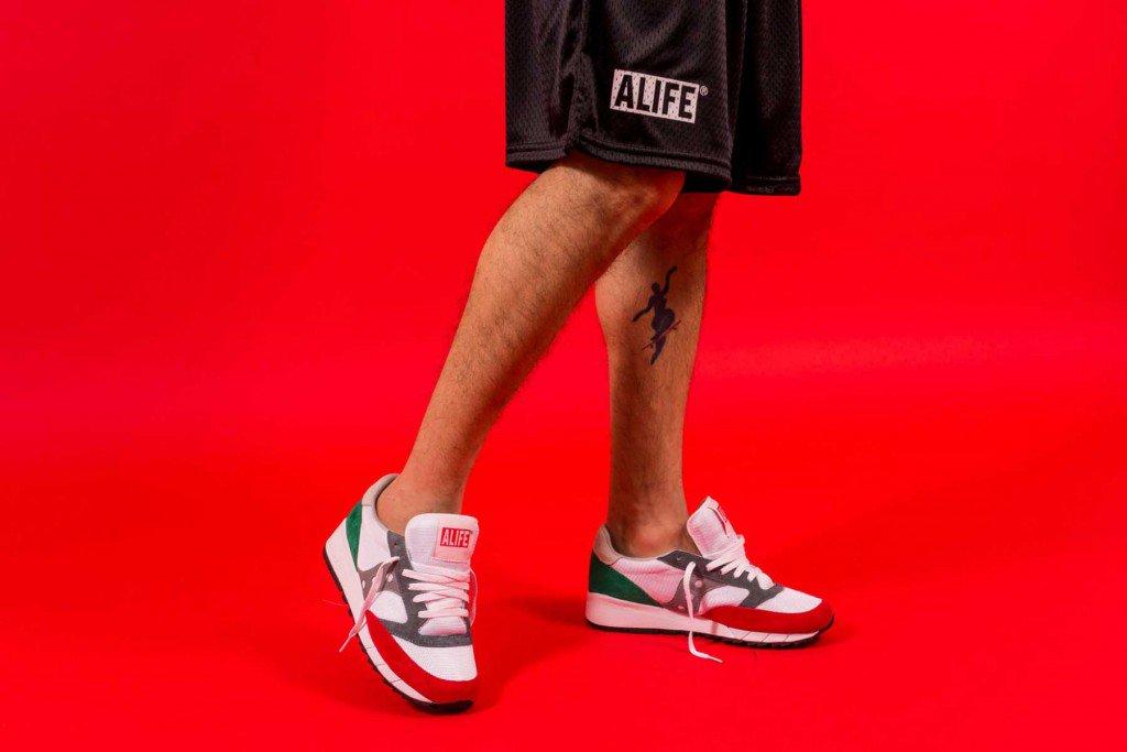 frixshunmag's tweet photo. .@alifenewyork &amp; @SauconyOrigs are set to brink back the "Jazz 91". https://t.co/qg9DaTDi25 https://t.co/e9fht1bXdx