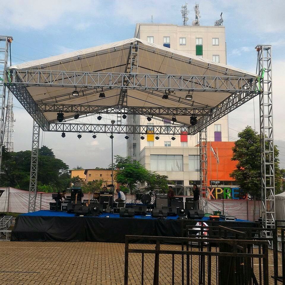 Here about to begin.. Alegria di  Cikarang Clothing Expo, CityWalk, Bekasi. Enjoy.. #Alegriaband2016 #KuTungguDirimu