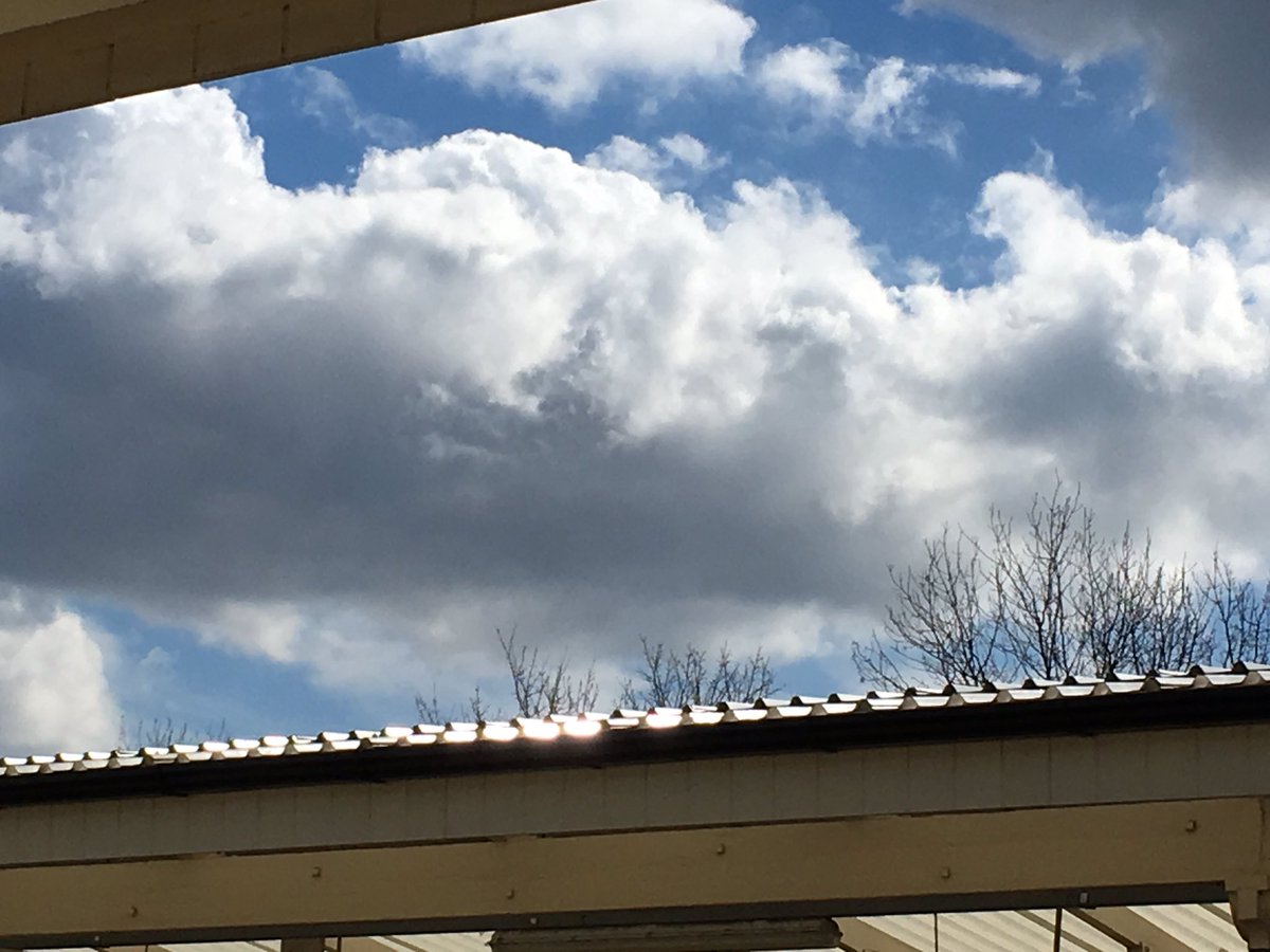 sparrowsofparis's tweet photo. Blue Sky today putting #posters up round #Fulham #Find2Win #competition #sparrowsofparis #gig 13 Apr @TroubadourLDN https://t.co/KuNz6EFVs0