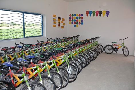 AsifMalik30's tweet photo. Inspirational: German Ambsdr #InaLepel distributed bicycles for female students of ArifWala #Punjab #Pakistan #Edu https://t.co/6sbz5thDzZ