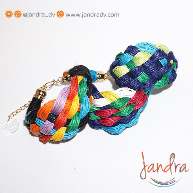 Jandra_dv's tweet photo. ¡Tú, escoge! Cualquiera de estos brazaletes le dará un toque de desenfado y alegría a tu look. #AsíEsJandra https://t.co/OUKVHcknrm
