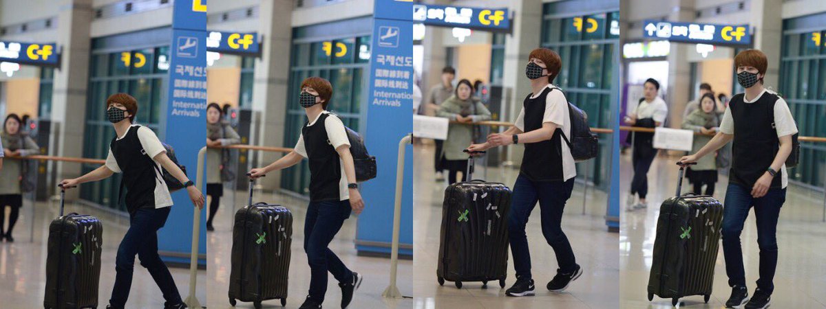 160327 Kyuhyun ICN from Dubai~ Look at his action😁👍🏻How to turn back when you realized that it's a wrong way😉✌🏻️ㅋㅋㅋ