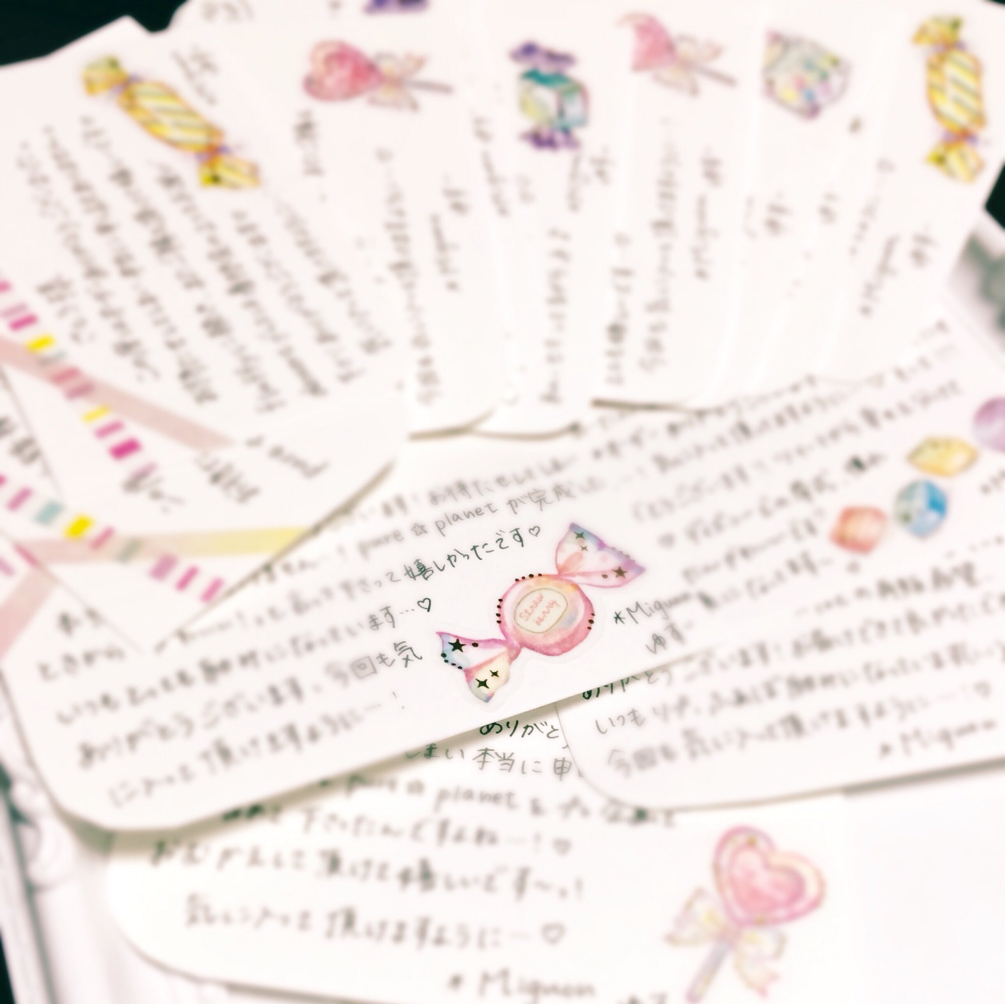 ゆず 同封する手書きのメッセージカード 毎回デザイン が変わります ハンドメイドならではの手書きにこだわっています 写真は昨日発送したものに入っているものです 可愛いカードデザインを模索中 T Co Yvrfwwshdo Twitter