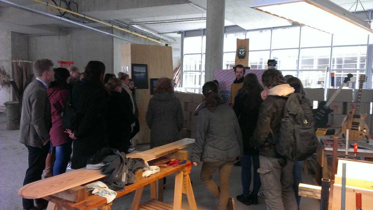 Veel studenten #Cultuureducatie van <a href="/Windesheiminfo/">Hogeschool Windesheim (inactief)</a> zijn vandaag te gast bij <a href="/DeKruittoren/">WALHALLAb!</a> . #erfgoed inspiratie!