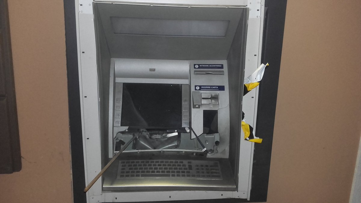 nuova_venezia's tweet photo. La #beffa banditi fanno esplodere un bancomat a #Quartod'Altino ma scappano senza un euro https://t.co/gmJFPqeRvE https://t.co/vh4Z3O8TPr