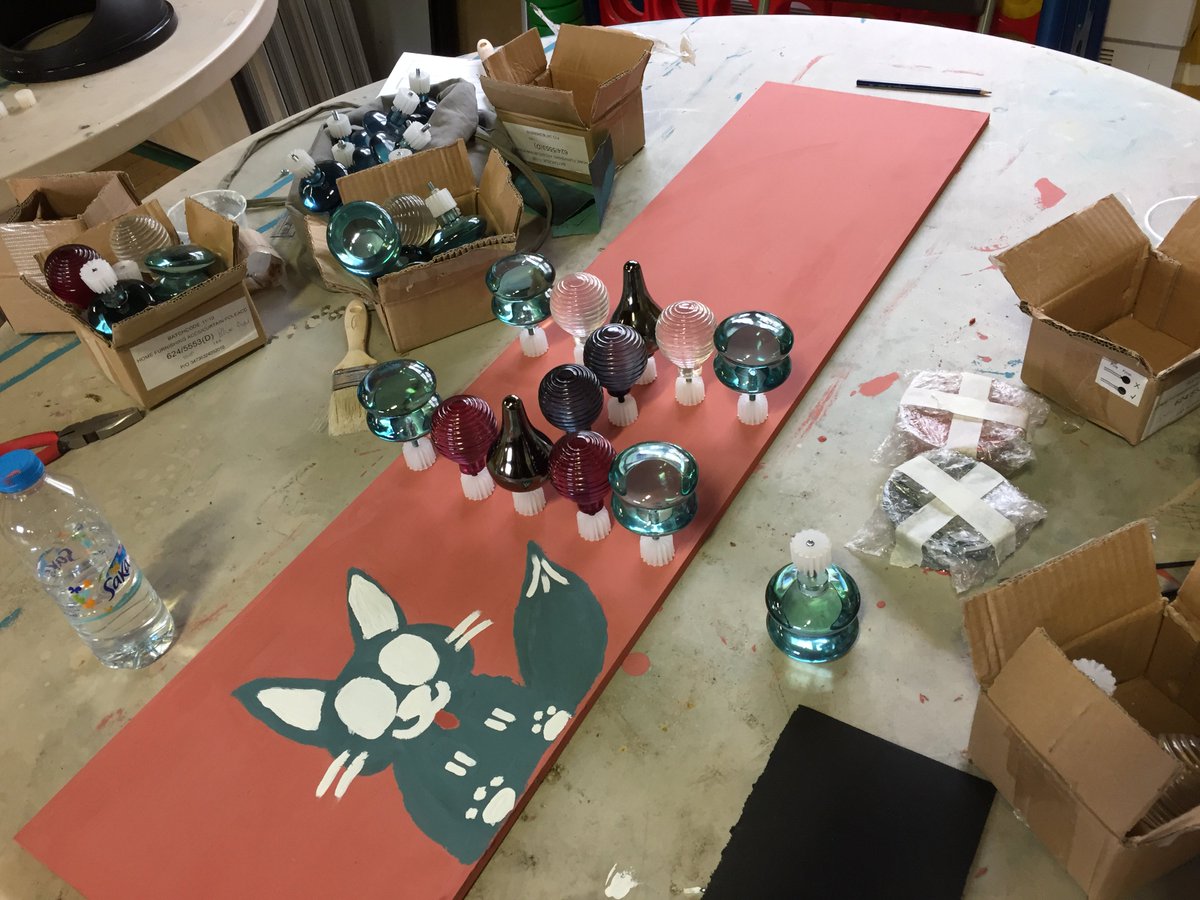 JAF_GLOBAL's tweet photo. Final #FurnitureUpcycling #workshop underway #TootingHub @wandbc @FurnitureToday #helpinghandsforyoungpeople https://t.co/QaZVMJqbKq