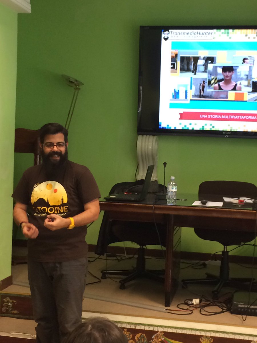 FuiScrittori's tweet photo. Oggi al #corso #storytelling e #serialità lezione su #transmedia con @TransmediaHunt #mediascript https://t.co/NdAJWnCH6O