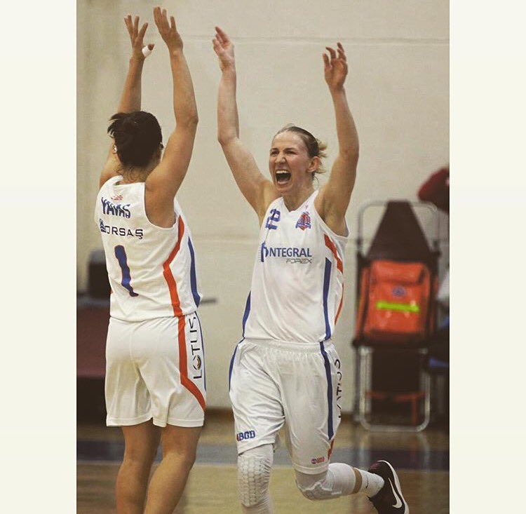 .<a href="/sloot22/">Courtney Vandersloot</a> admits she's having way too much fun #ThisIsWhyWePlay 🙌🏼