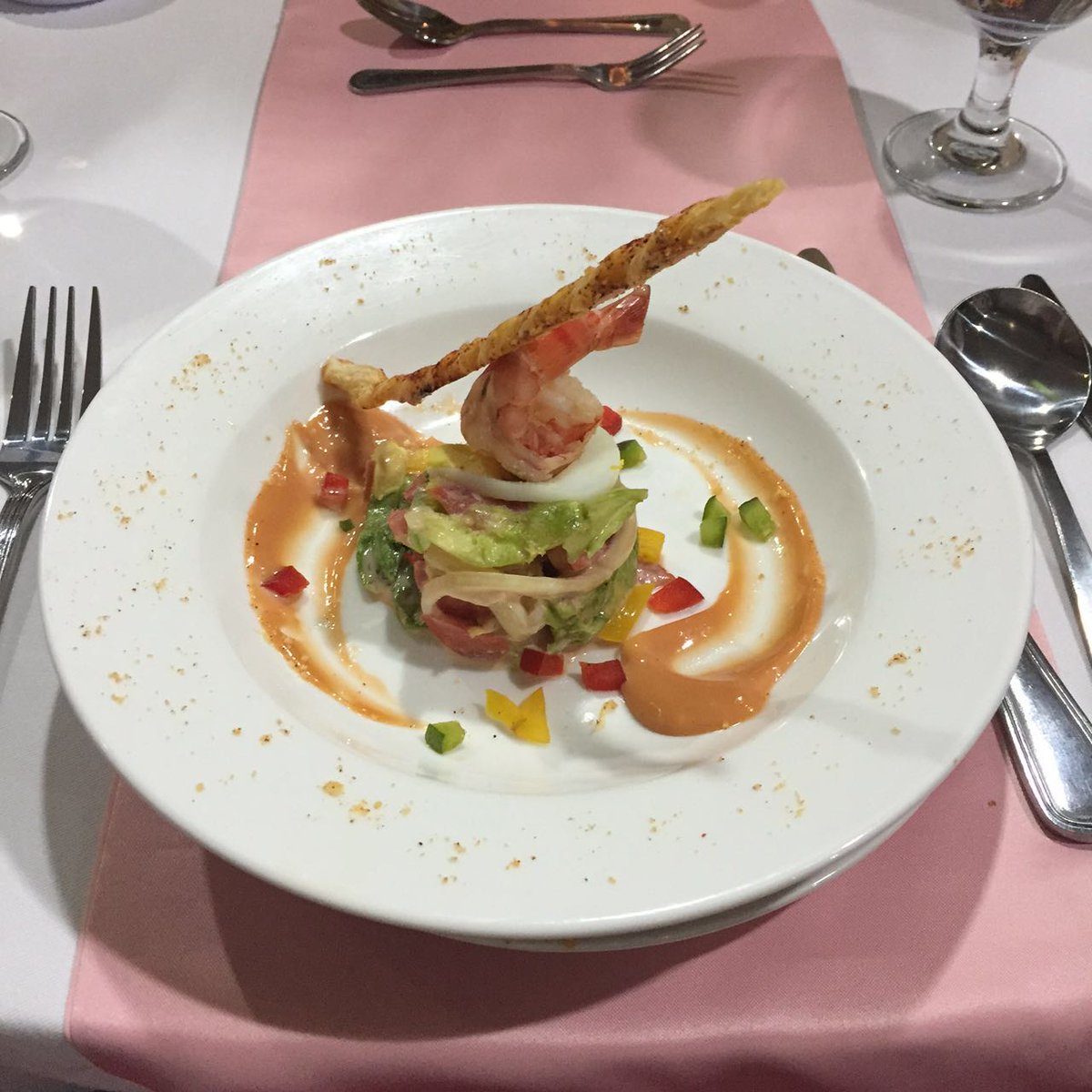 TabloidWI's tweet photo. Dimulai dari appetizer nya Pomelo Salad yang menggoda selera... #DinnerWithPuteriIndonesia2016 https://t.co/ZrRLIDenvu