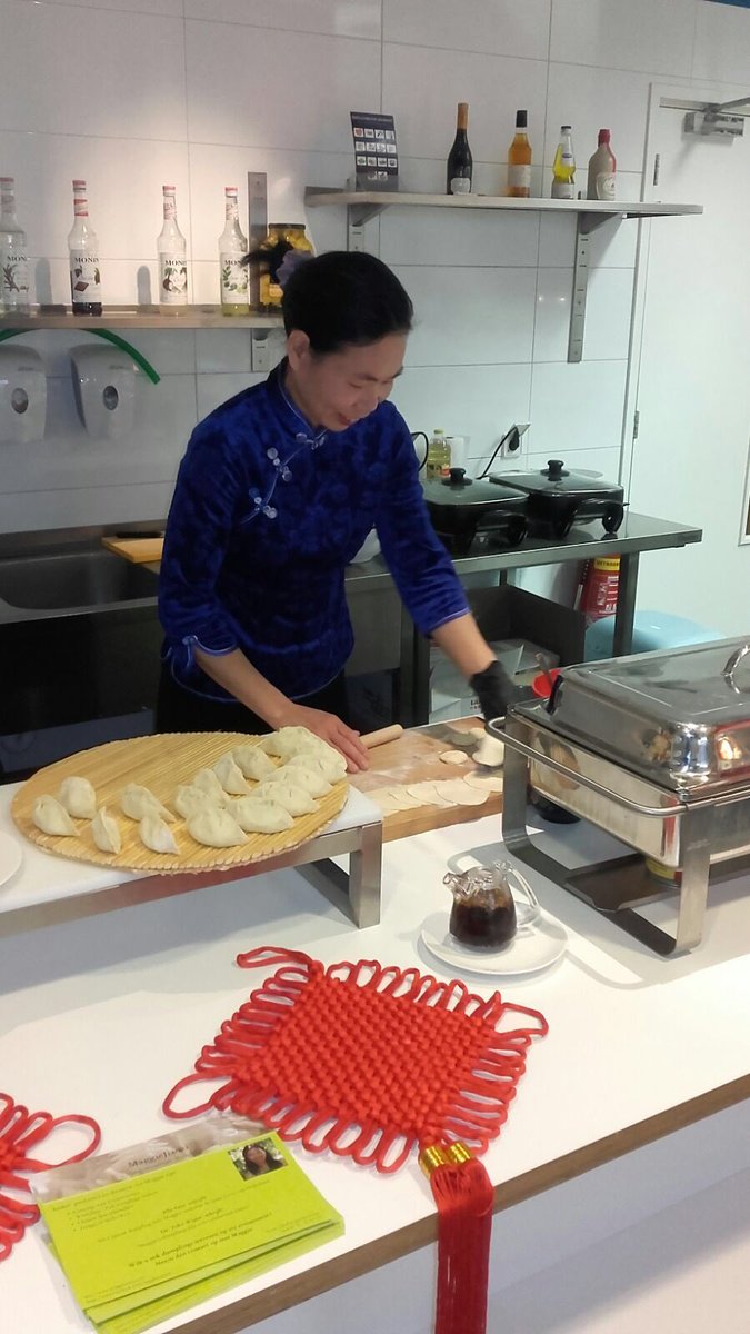 Vandaag stond Maggie bij Sanquin in het restaurant. 500 dumplings verkocht! #restaurantactie heatperformance.nl/blog/dumpling-…