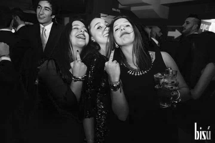 BeaCurto's tweet photo. Nos fuimooooooo #equipazo @Nataliaaalopez @Helenapaalacios 💃🏽💃🏽💃🏽💃🏽 https://t.co/kiYTFmDdKe