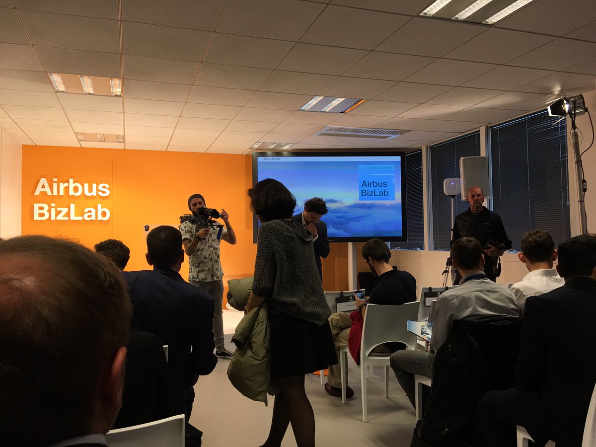 francoisgarcia's tweet image. Au #demoday du #bizlab Airbus saison 1 cc @airbusbizlab