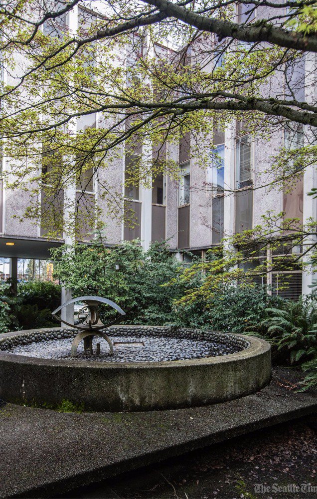 seattletimes's tweet photo. Are these buildings worth saving @UW? https://t.co/HWQ9qY4Wvn https://t.co/iQfcV25l5C