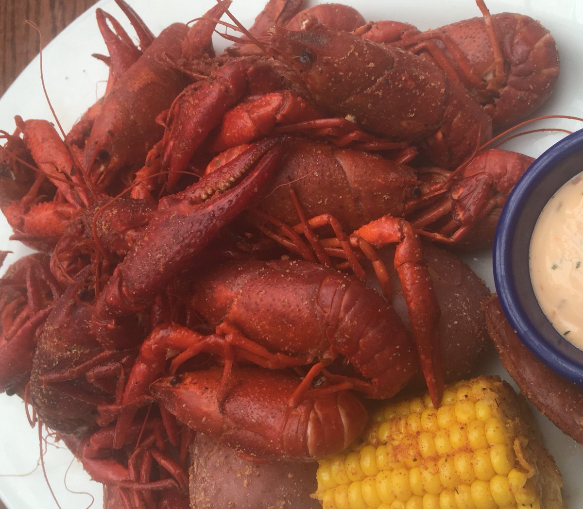 legalseafoods's tweet photo. 2 more weekends for our Live #Crawfish Boil at our #CharlesSquare location. #PinchTheTail https://t.co/EGCzEOrQCj https://t.co/gmVAz6AM5K