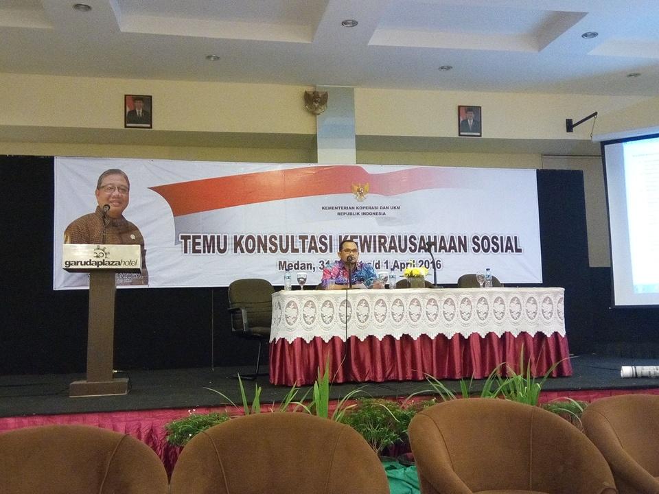 Temu Konsultasi Kewirausahaan Sosial oleh Kementrian Koperasi dan UKM.  Narsumber bg <a href="/jayteroris/">ZainalAbidin</a> &amp; <a href="/alweenong/">Alween Ong | Sociopreneur</a>